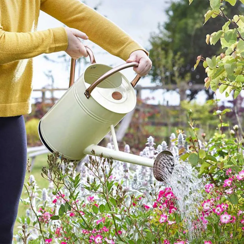 Gieter 9 liter verzinkt ivoorwit Gieter 9 liter verzinkt ivoorwit